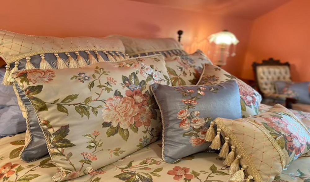 Superior Queen Room interior